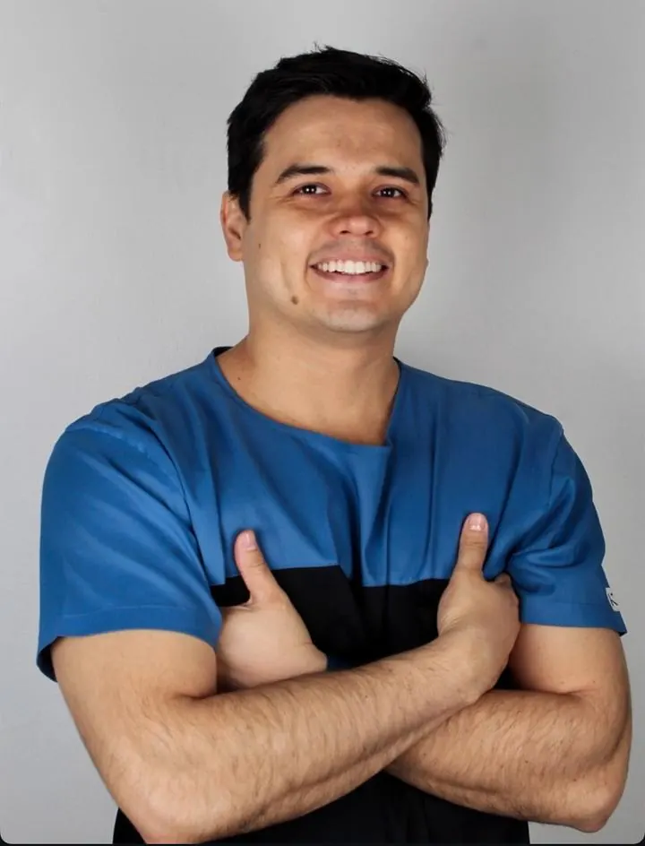 Dr. Julio César Vásquez, especialista en implantología oral